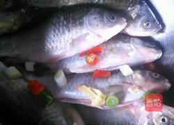 酱烧鲫鱼的做法图解1