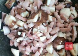 香菇茄子炒肉丁的做法图解6