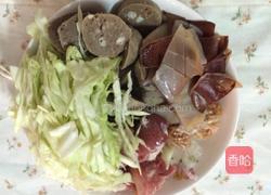 鱿鱼排骨汤面的做法图解1