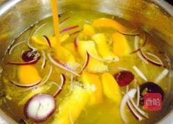 香煎橙味鸭胸配焦糖橙味汁的做法图解3