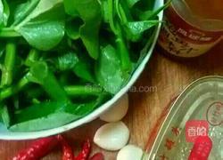 豆豉鲮鱼炒空心菜的做法图解1