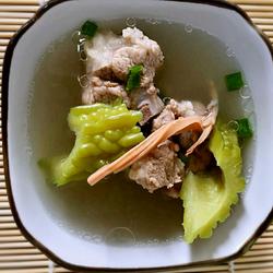 脊骨鱿鱼苦瓜汤的做法[图]