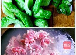 脊骨鱿鱼苦瓜汤的做法图解2