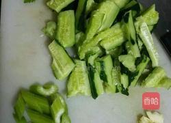 手拍黄瓜炒肉片的做法图解1