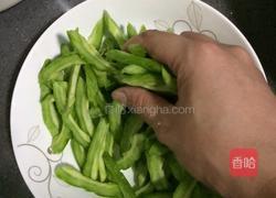 苦瓜炒鸡蛋的做法图解2