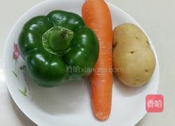 甜椒胡萝卜焖土豆的做法图解1