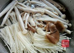 菌菇豆腐瘦肉汤的做法图解1