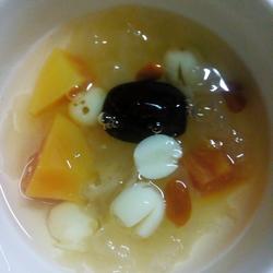 银耳莲子木瓜汤的做法[图]