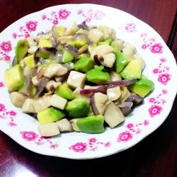 牛油果菌菇炒鸡胸肉的做法[图]