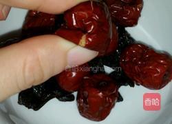 红枣桂圆红糖水的做法图解2