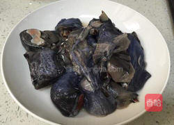 红烧乌骨鸡的做法图解1