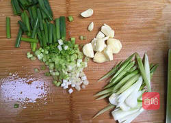 红烧乌骨鸡的做法图解2