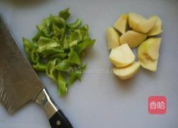 土豆烧鸡腿的做法图解2