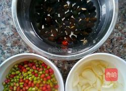 百合三豆粥的做法图解1