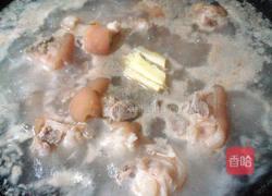 鱿鱼煲猪蹄的做法图解2