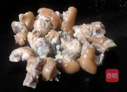 鱿鱼煲猪蹄的做法图解5