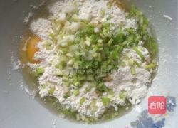 葱蛋薄饼的做法图解2