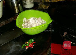 青红椒炒蘑菇的做法图解1