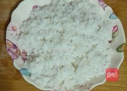 五彩缤纷蛋炒饭的做法图解1