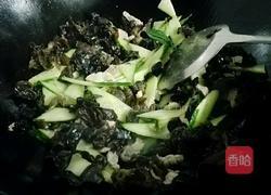 青瓜瘦肉炒木耳的做法图解6