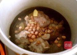 筒骨花生汤的做法图解5