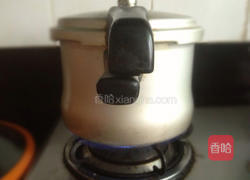 筒骨花生汤的做法图解6