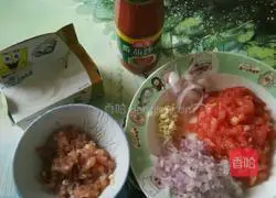 Illustration of how to make homemade pizza in electric frying pan 1