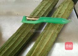 蒜蓉虾米蒸丝瓜的做法图解1