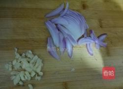 青椒炒香肠的做法图解3