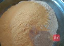 红糖葡萄干发糕的做法图解1