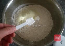 自来红香油月饼的做法图解3