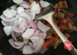 青椒肥肠的做法图解4