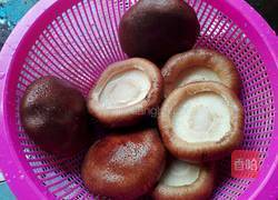 酿鲜冬菇的做法图解1