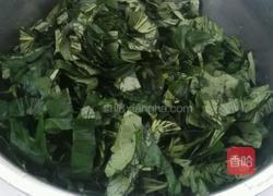 红薯叶窝窝头的做法图解1