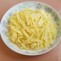芹菜土豆丝的做法[图]