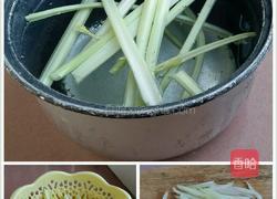 芹菜土豆丝的做法图解2