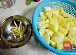 土豆焖排骨的做法图解2