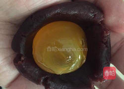 豆沙蛋黄广式月饼的做法图解5