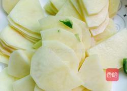 土豆片小炒肉的做法图解1