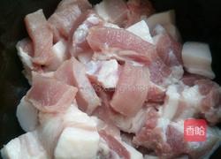 砂锅茼蒿肉的做法图解1