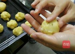 莲蓉蛋黄月饼的做法图解3