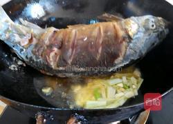 红烧鲤鱼的做法图解5