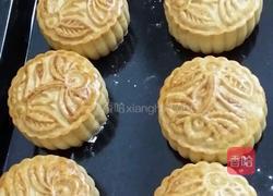 蛋黄莲蓉和五谷杂粮月饼的做法图解4