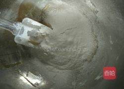 kitty 猫椰汁奶油蛋黄酱月饼的做法图解3