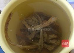 腊肉焖竹笋干的做法图解1