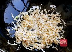 韭菜豆腐皮的做法图解2