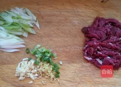 大葱爆牛肉的做法图解1