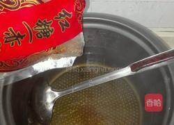 红糖米酒荷包蛋的做法图解3