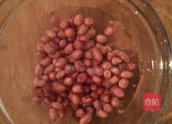 黄芪红枣花生汤的做法图解1