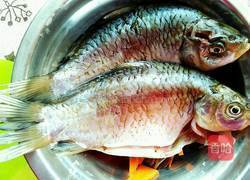 什锦红烧鲫鱼的做法图解2